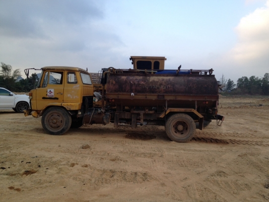 รถน้ำ HINO KR320 ถังประมาณ6000ลืตร  รถพร้อมใช้รถเดิมๆ เครื่องดี คัสซีสวยดีไม่มีปัญหา..มีเล่มทะเบียน..