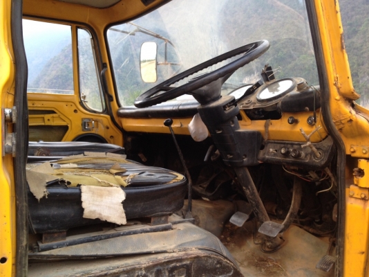 รถน้ำ HINO KR320 ถังประมาณ6000ลืตร  รถพร้อมใช้รถเดิมๆ เครื่องดี คัสซีสวยดีไม่มีปัญหา..มีเล่มทะเบียน..