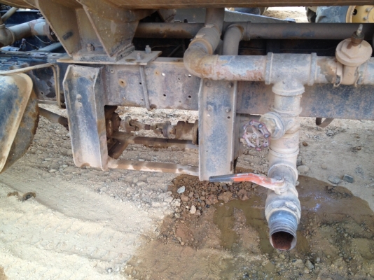 รถน้ำ HINO KR320 ถังประมาณ6000ลืตร  รถพร้อมใช้รถเดิมๆ เครื่องดี คัสซีสวยดีไม่มีปัญหา..มีเล่มทะเบียน..