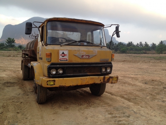 รถน้ำ HINO KR320 ถังประมาณ6000ลืตร  รถพร้อมใช้รถเดิมๆ เครื่องดี คัสซีสวยดีไม่มีปัญหา..มีเล่มทะเบียน..