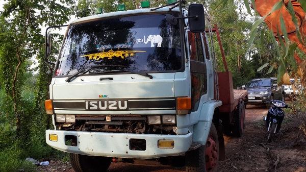 ขายด่วนเทรนเลอร์หางปลา10ล้อเพลาเดียวเครื่องPD6 190แรงเข็นแบคโฮ200สบายโทร0843923995