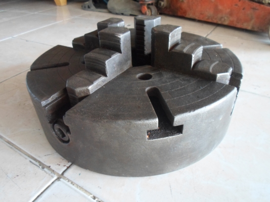 4 จับ แท่นกลึง ขนาด 12 นิ้ว  พร้อมใช้ ฟันแน่น  ไม่บิ่น 4,000