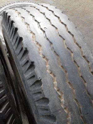 7.00-16 SUPERSTONE SR911 ปียังใหม่ๆ มี 2 เส้น TEL.081-427-3941