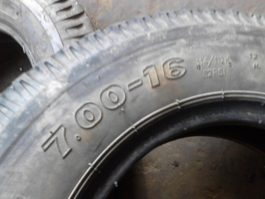 7.00-16 SUPERSTONE SR911 ปียังใหม่ๆ มี 2 เส้น TEL.081-427-3941