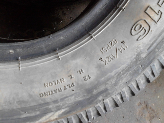 7.00-16 SUPERSTONE SR911 ปียังใหม่ๆ มี 2 เส้น TEL.081-427-3941