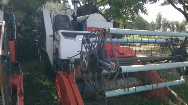 ขายรถเกี่ยวข้าว คูโบต้า dc 60plus349000 บาท