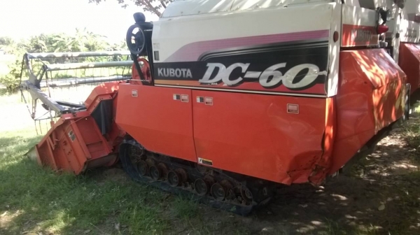 ขายรถเกี่ยวข้าว คูโบต้า dc 60plus349000 บาท