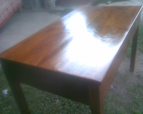 โต๊ะไม้สักรุ่นเก่า