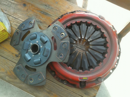 คลัชเบอลั่น ใส่วีโกตัว 3000 มาคับ ขาย5000 ต่อรองได้ 0825425008 ใส่ได้ไม่ถึงอาทิตย์เรยคับ