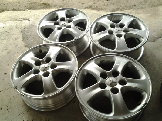 แม็ก ไทรทรัน ขอบ 15 5รู114 สภาพป้ายแดง