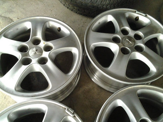 แม็ก ไทรทรัน ขอบ 15 5รู114 สภาพป้ายแดง