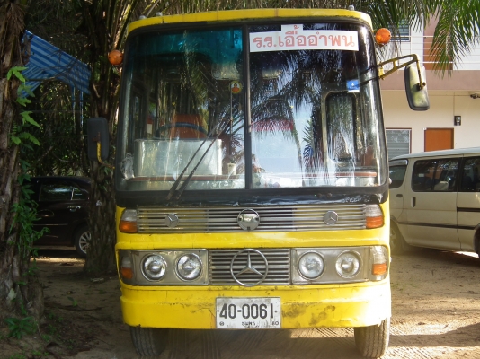 ลดกระหน่ำรถบัสโรงเรียน 2 คัน