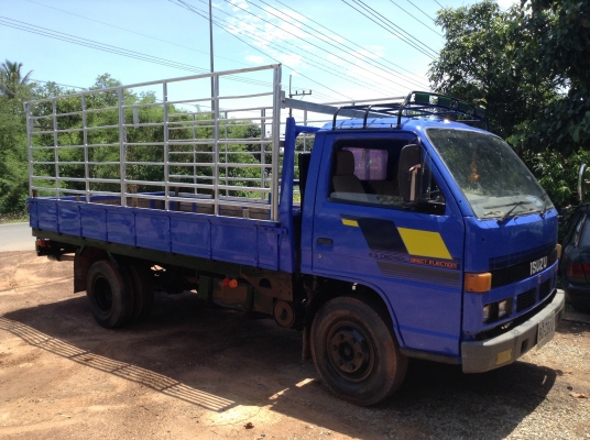 ขายรถพร้อมใช้ราคาประหยัด NPR 115 ห้างแท้ปี 35 กระบะยาว 4.30 เมตร เครื่อง 4BD1 115 แรงม้า 6 น็อตหน้าหลัง เกียร์สั้น ทะเบียนเต็มพร้อมโอน