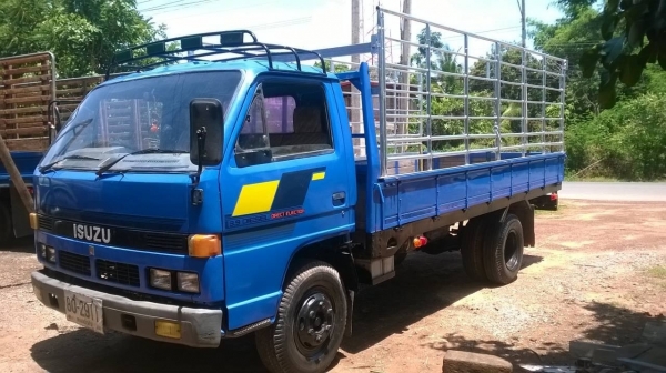 ขายรถพร้อมใช้ราคาประหยัด NPR 115 ห้างแท้ปี 35 กระบะยาว 4.30 เมตร เครื่อง 4BD1 115 แรงม้า 6 น็อตหน้าหลัง เกียร์สั้น ทะเบียนเต็มพร้อมโอน