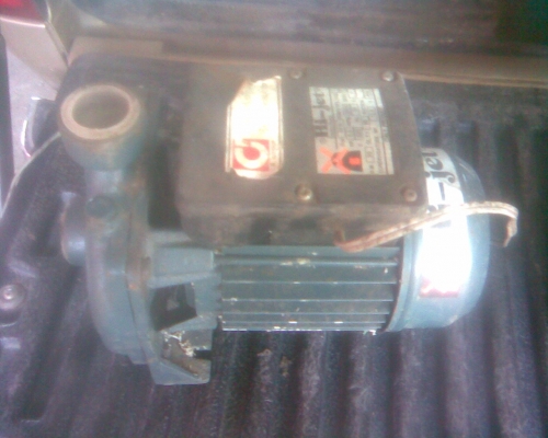 ปั้มน้ำสวยๆครับตัวนี้เดิมๆพร้อมใช้ครับ  ขนาดครึ่งแรงครับ  1  นิ้วครับราคานี้คุ้มมากครับ