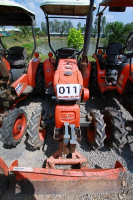 AUC Code 011 รถไถนั่งขับ KUBOTA KRT140 ราคาเริ่มต้นการประมูล 70,000 บาท