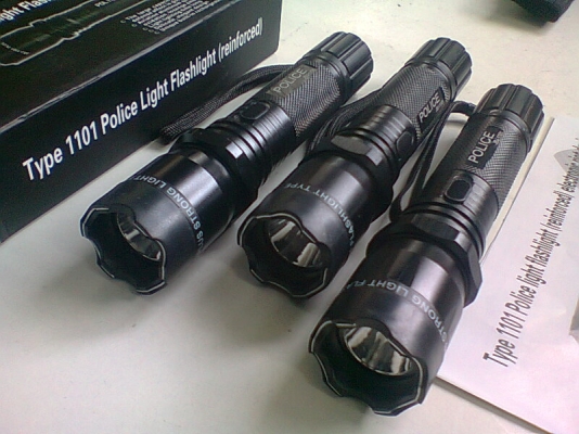 ไฟฉายแรงสูงสว่างมากพุ่งไกล