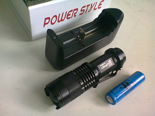 ไฟฉายแรงสูงสว่างมากพุ่งไกล