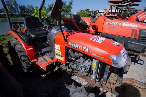 AUC Code 012 แทรกเตอร์ KUBOTA B2420 ราคา เริ่มต้นการประมูล140,000 บาท