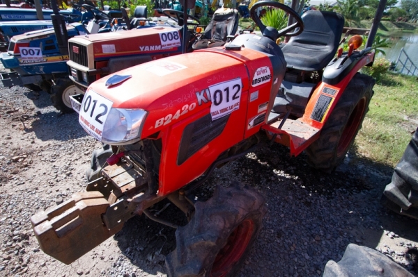 AUC Code 012 แทรกเตอร์ KUBOTA B2420 ราคา เริ่มต้นการประมูล140,000 บาท