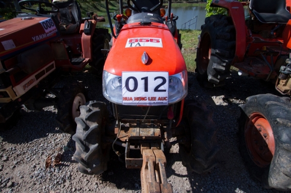 AUC Code 012 แทรกเตอร์ KUBOTA B2420 ราคา เริ่มต้นการประมูล140,000 บาท