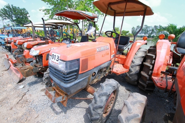 AUC Code 013 แทรกเตอร์ KUBOTA L2808 ราคา เริ่มต้นการประมูล 90,000 บาท