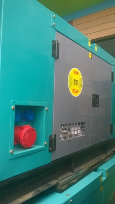 ขายเครื่องปั่นไฟ30 kvaพร้อมตู้เก็บเสียงประกอบนอก(080-1153032)