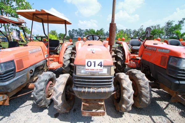 AUC Code 014 แทรกเตอร์ KUBOTA L3408 ราคา เริ่มต้นการประมูล100,000 บาท