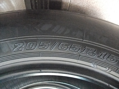 ยาง Dunlop 205/65/15 ปี11 สภาพพอใช้ ยาง Dunlop 205/65/15 ปี11 สภาพพอใช้