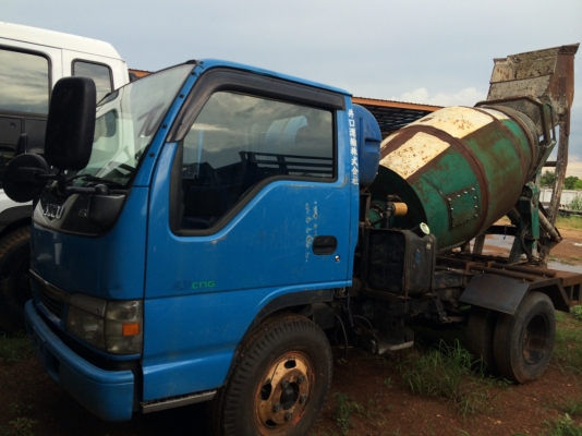 ชายรถโม่ปูน อีซูซุ NKR หัวการ์ตูน เครื่องยนต์ 110 แรง ไม่มีทะเบียน