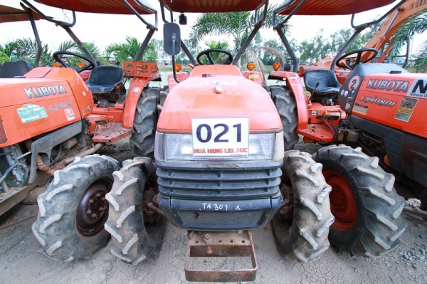 AUC Code 021 แทรกเตอร์ KUBOTA L3408 ราคา เริ่มต้นการประมูล 130,000 บาท