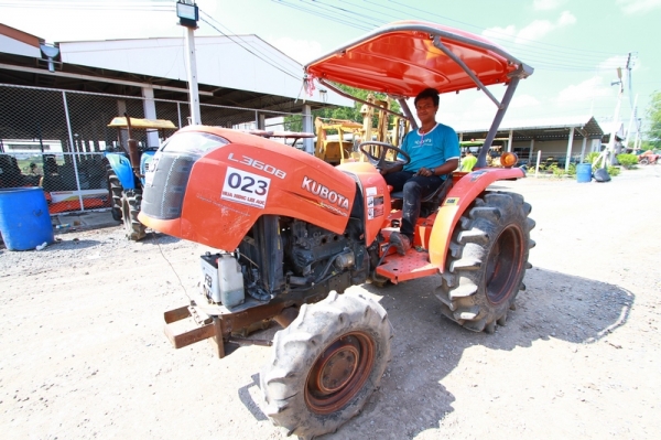 AUC Code 023 แทรกเตอร์ KUBOTA L3608 ราคา เริ่มต้นการประมูล 180,000 บาท