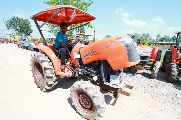 AUC Code 023 แทรกเตอร์ KUBOTA L3608 ราคา เริ่มต้นการประมูล 180,000 บาท