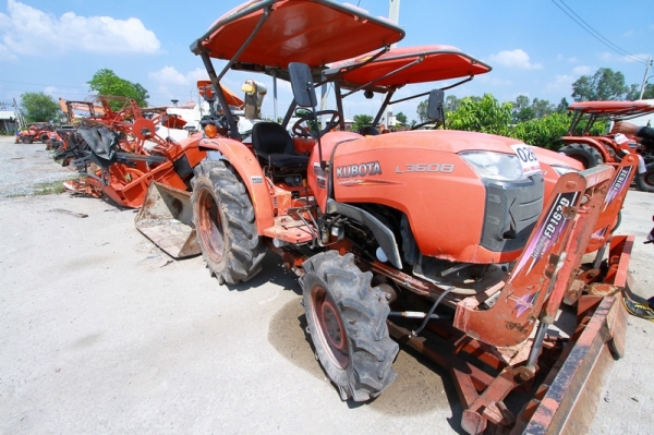 AUC Code 026 แทรกเตอร์ KUBOTA L3608 ราคา เริ่มต้นการประมูล 220,000 บาท