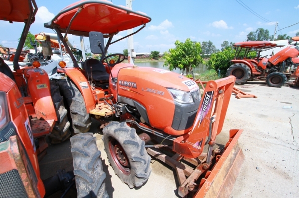 AUC Code 027 แทรกเตอร์ KUBOTA L3608 ราคา เริ่มต้นการประมูล 230,000 บาท AUC Code 027 แทรกเตอร์ KUBOTA L3608 ราคา เริ่มต้นการประมูล 230,000 บาท