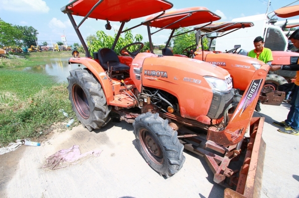 AUC Code 028 แทรกเตอร์ KUBOTA L3608 ราคา เริ่มต้นการประมูล 230,000 บาท