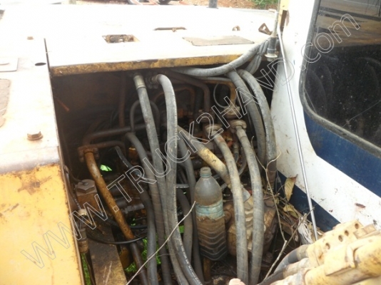 รถแบคโฮ  ยี่ห้อ KOMATSU PC120 รุ่น 3