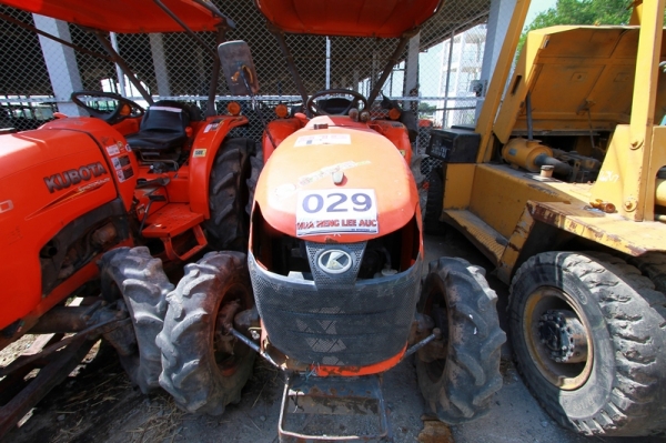 AUC Code 029 แทรกเตอร์ KUBOTA L3608 ราคา เริ่มต้นการประมูล 220,000 บาท
