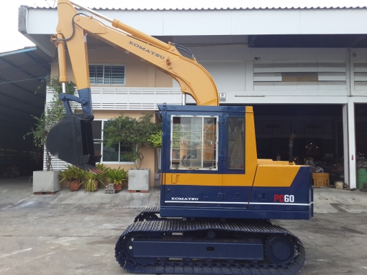 ขาย รถขุด KOMATSU รุ่น PC60-3- แทร็กเหล็ก มือสองญี่ปุ่น