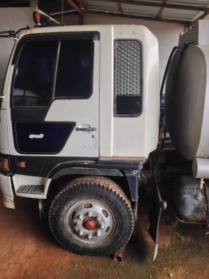 รถบรรทุกน้ำ 10ล้อ hino