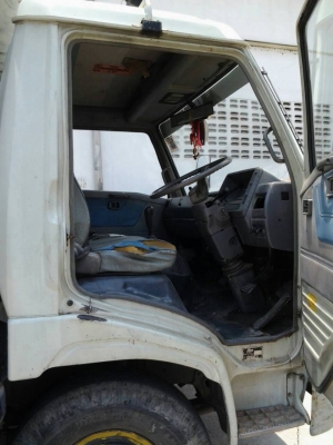 ขายรถบรรทุก 6 ล้อ HINO ปี38 ยาว 5.5 เมตร รถพร้อมใช้งาน