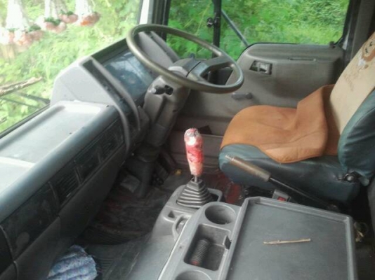 หกล้อใหญ่  ตู้แห้ง  11บาน  ยาว  7.3  เมตร