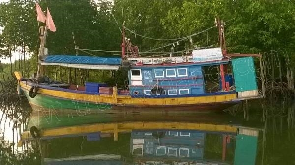 เรือตกปลา ไดหมึก อุปกรณ์ครบ เครื่อง HINO EH700