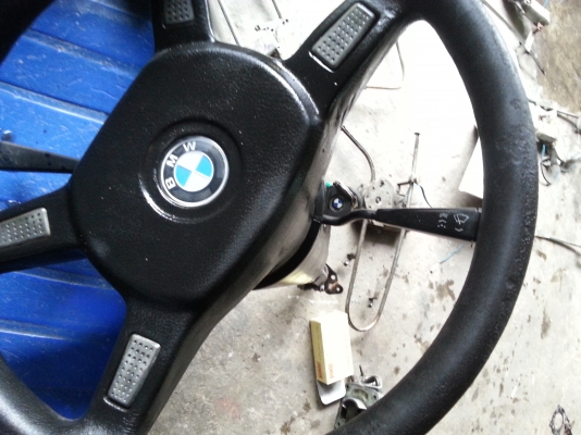 คอพวงมาลัยพร้อมกุญแจไขได้รอบคัน BMW E30