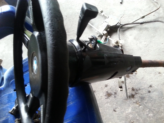 คอพวงมาลัยพร้อมกุญแจไขได้รอบคัน BMW E30