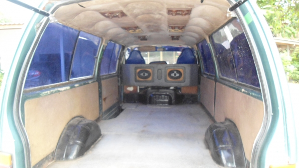 รถตู้สภาพดีราคาถูกเครี่องอีซูสุ 2500 ตัวประหยัดเครื่องดีเอกสารชุดโอนครบ