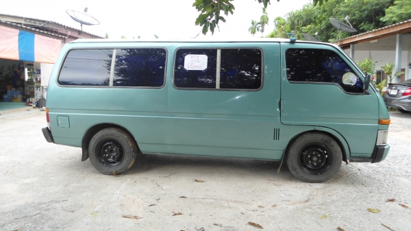 รถตู้สภาพดีราคาถูกเครี่องอีซูสุ 2500 ตัวประหยัดเครื่องดีเอกสารชุดโอนครบ