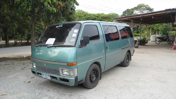 รถตู้สภาพดีราคาถูกเครี่องอีซูสุ 2500 ตัวประหยัดเครื่องดีเอกสารชุดโอนครบ