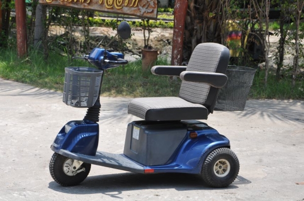 ขายรถ suzuki3ล้อ คนชราหรือผู้สูงอายุ มือสองจากญี่ปุ่นยังไม่เคยใช้งานในไทย 25,00เท่านั้น