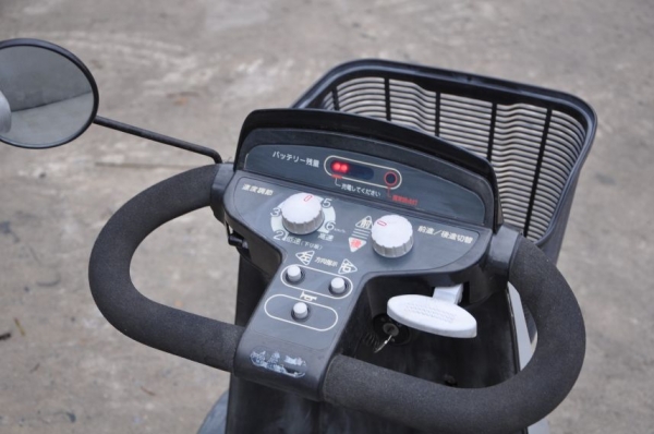 ขายรถ MITSUBISHI4ล้อ คนชราหรือผู้สูงอายุ มือสองจากญี่ปุ่นยังไม่เคยใช้งานในไทย 25,00เท่านั้น